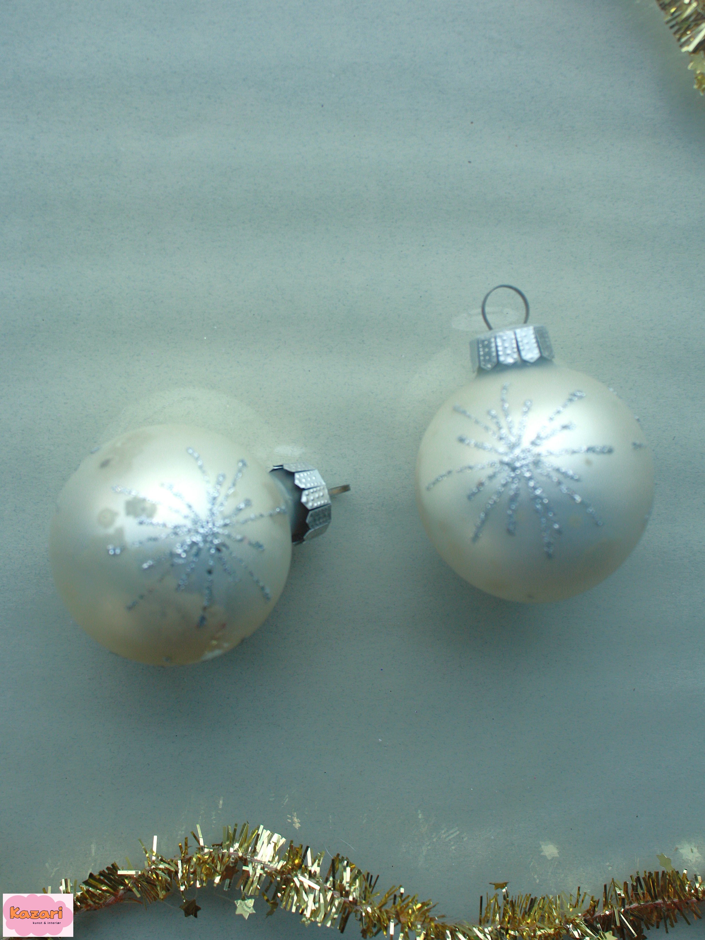 Glaskugle med glimmer snefnug