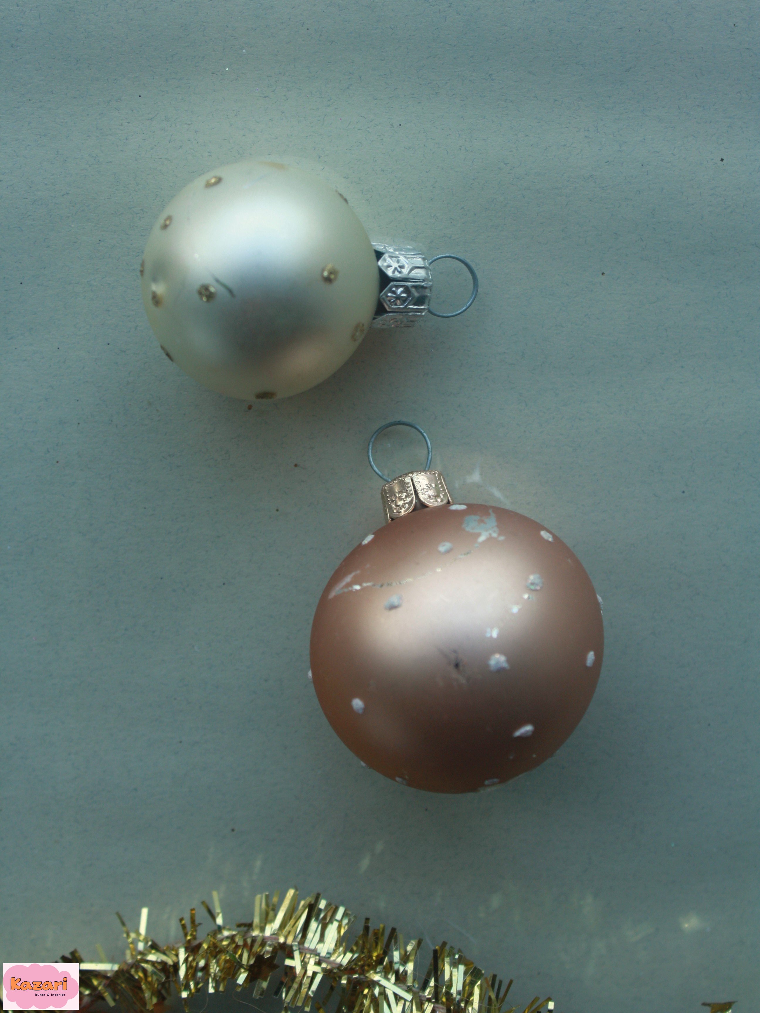 Glaskugler med glimmer prikker